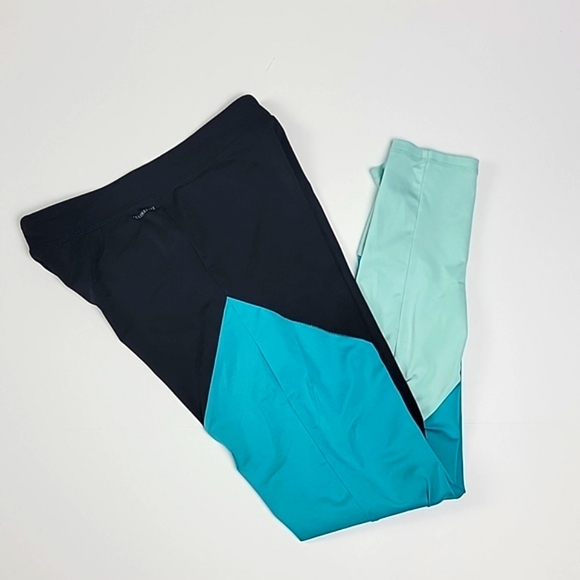 Wome's Adiddas Pants - Picture 5 of 6